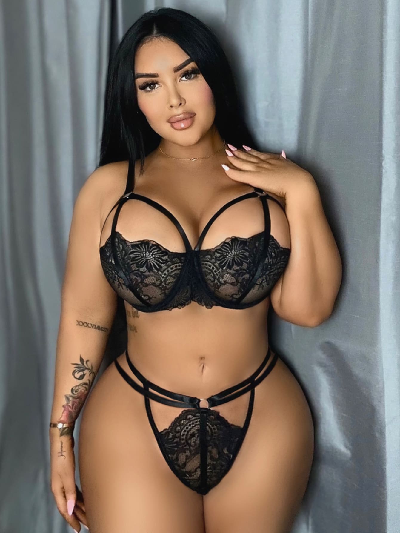 Plus Floral Lace Lingerie Set In Black