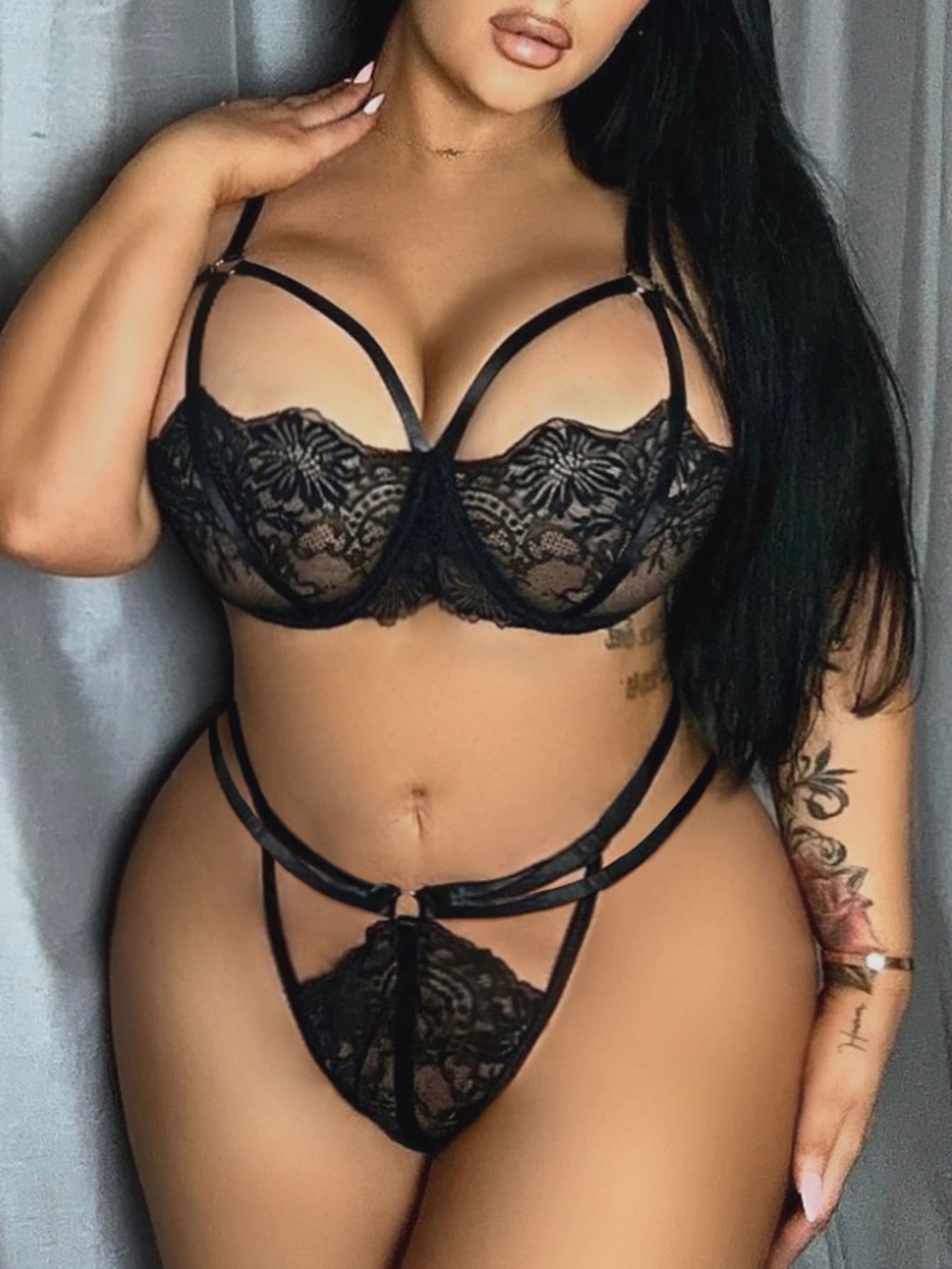 Plus Floral Lace Lingerie Set In Black