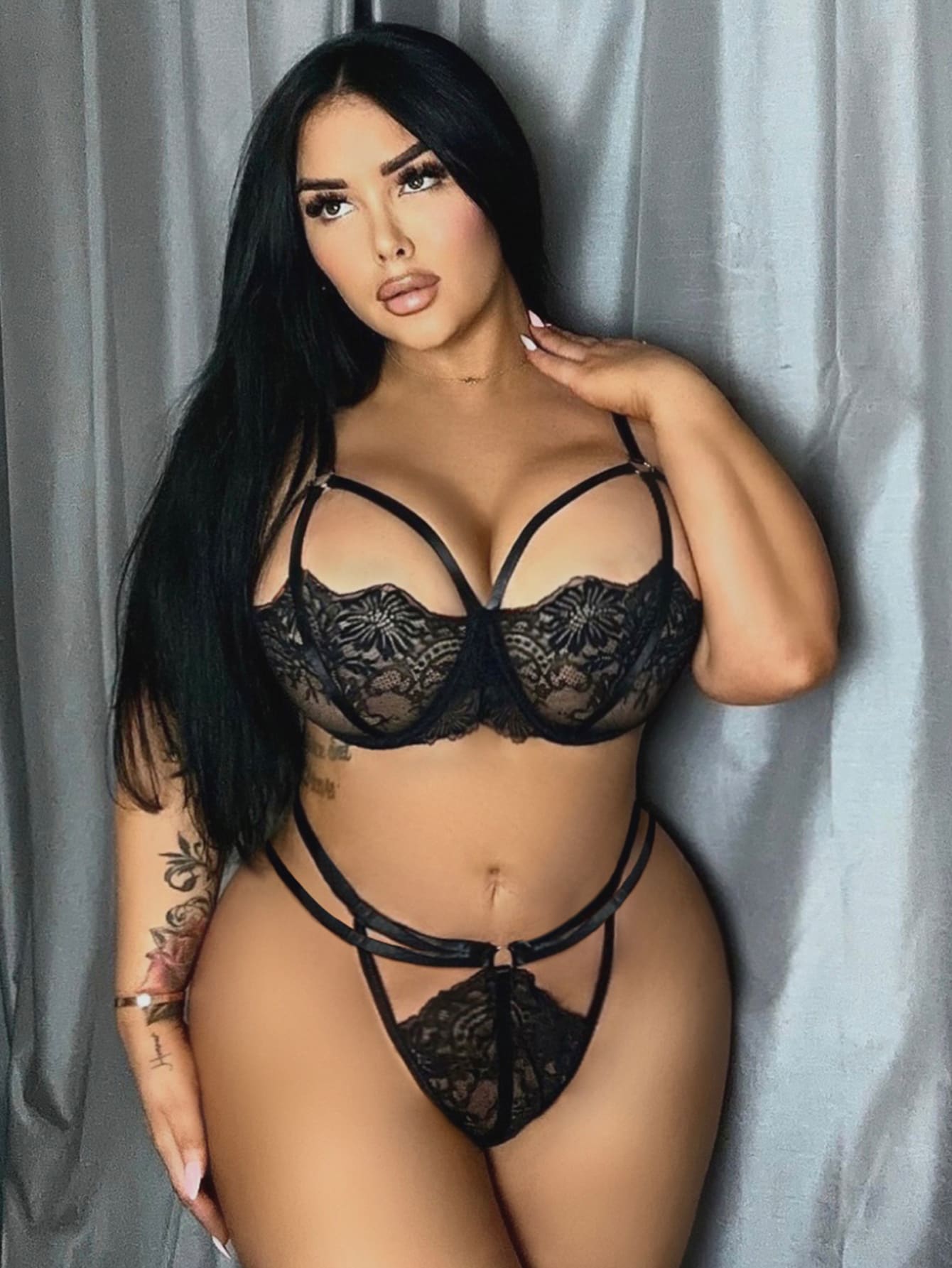 Plus Floral Lace Lingerie Set In Black