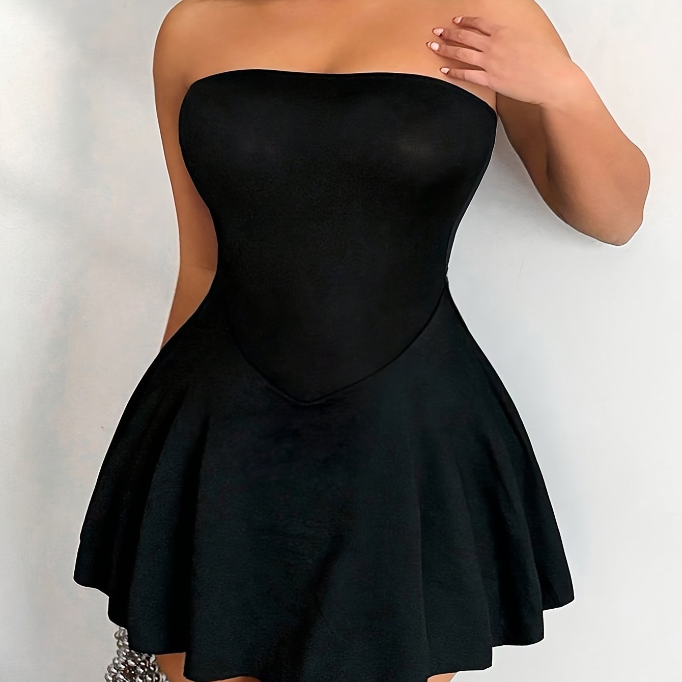 Summer Chic: Solid Color Backless Bandeau Mini Tube Dress