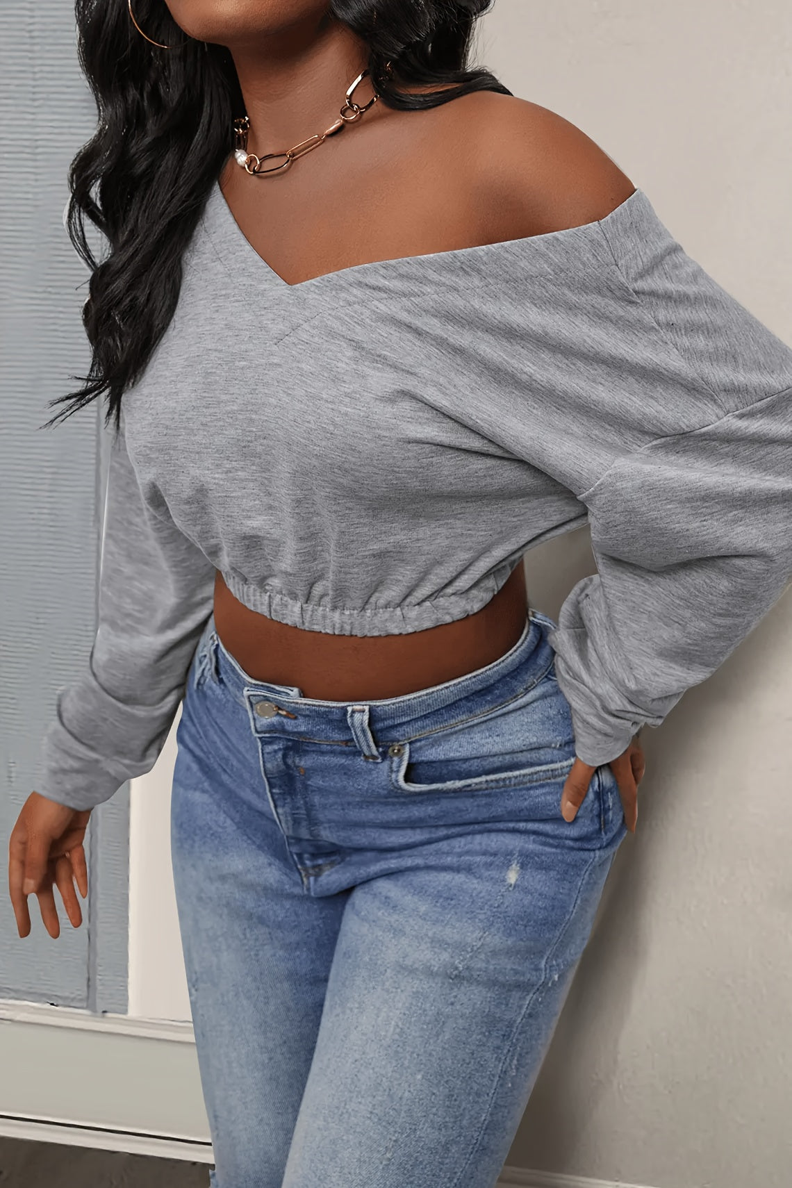 Y2K Vibe: Solid V Neck Crop Long Sleeve T-Shirt for Women