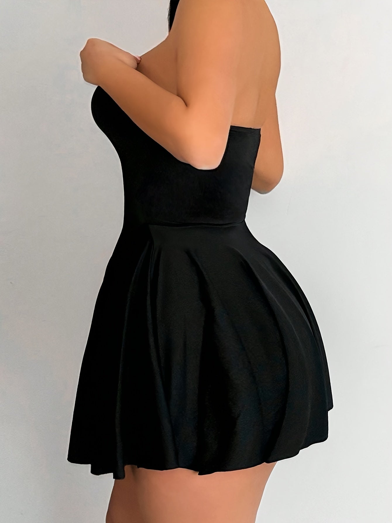 Summer Chic: Solid Color Backless Bandeau Mini Tube Dress