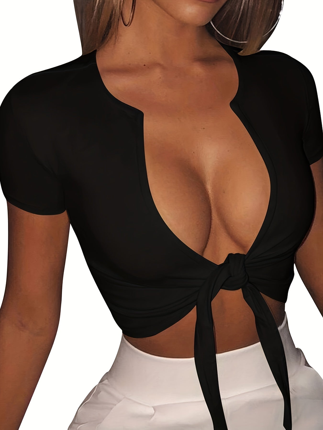 Chic Plunging Neckline Cropped T-Shirt With Tie Front Design