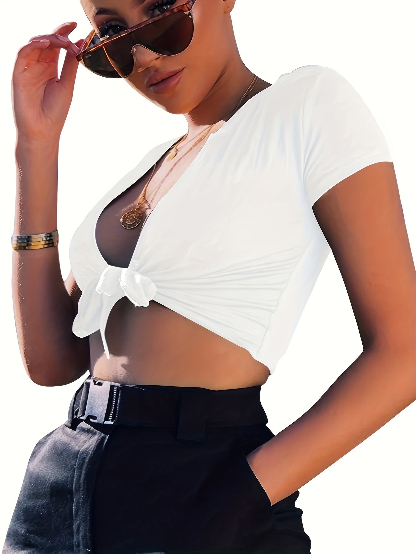 Chic Plunging Neckline Cropped T-Shirt With Tie Front Design